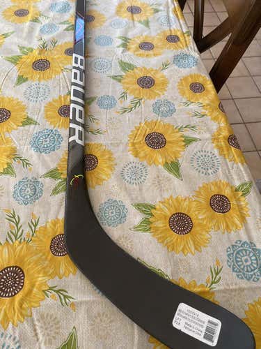 Used Intermediate Bauer Left Hand Vapor FlyLite Hockey Stick Toe Pattern
