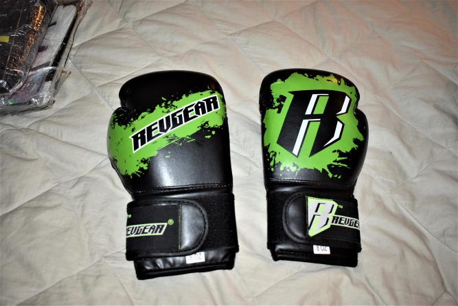 Revgear MMA Sparing Gloves, Black/Green, 8oz