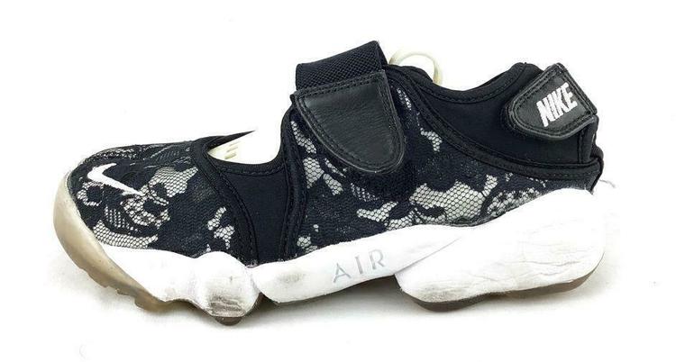 nike trainers split toe