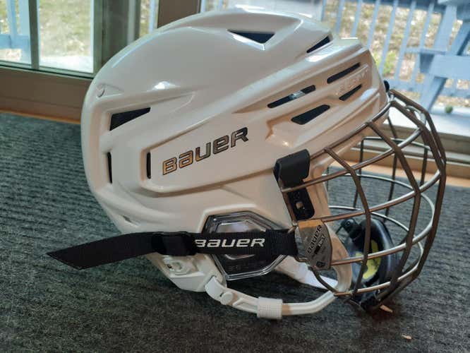 White New Medium Bauer Re-Akt 150 Helmet