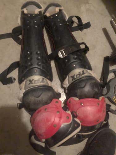 Black Adult Louisville Slugger Catcher's Leg Guard