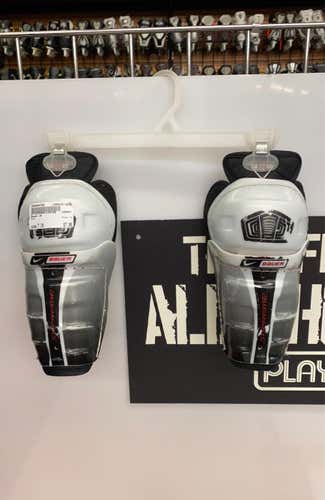 Bauer Used Youth 7" Shin Pads