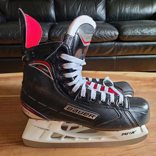 New Senior Bauer Vapor X400 Skates Size 7
