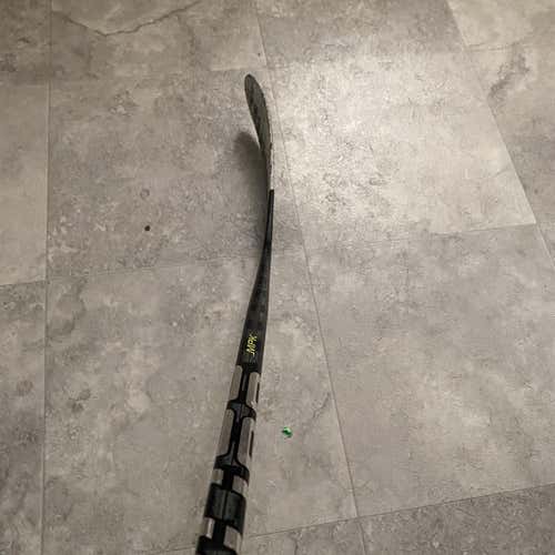 Senior Right Handed Supreme 2S Pro Toe Pattern Hockey Stick