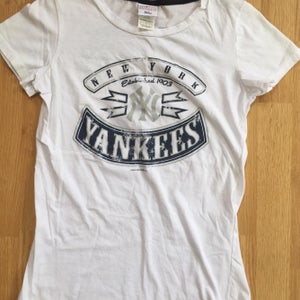 Genuine Merchandise Juniors M White NY Yankees S/S T-Shirt EUC