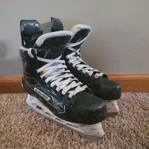 Used Junior Bauer Supreme 1S Hockey Skates Regular Width Size 5