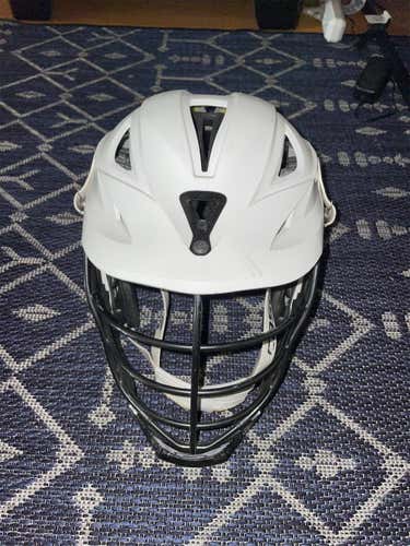 White Adult Player's Cascade R Helmet