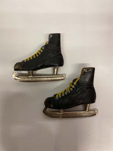 Senior Winnwell Size 7 Hockey Skates