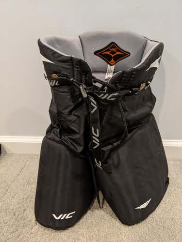 Black Used Junior Medium Vic 390 Hockey Pants