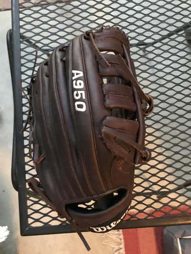 Brown Used Wilson Right Hand Throw Outfield A950 Baseball Glove 12.5"