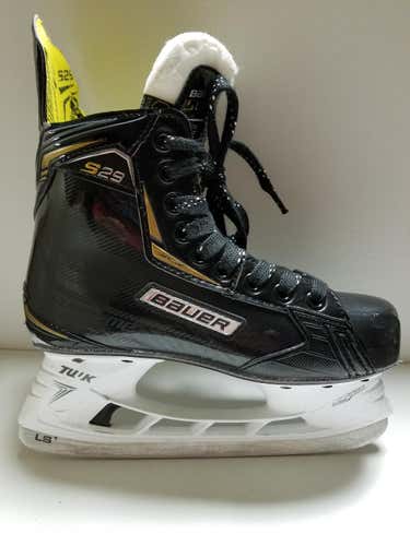 Used Junior Bauer Supreme S29 Hockey Skates Regular Width Size 3.5