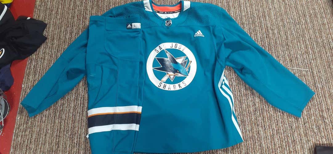 SJ Sharks Size 58 Adidas Practice Jersey Pro Stock w/game socks L (MIC)