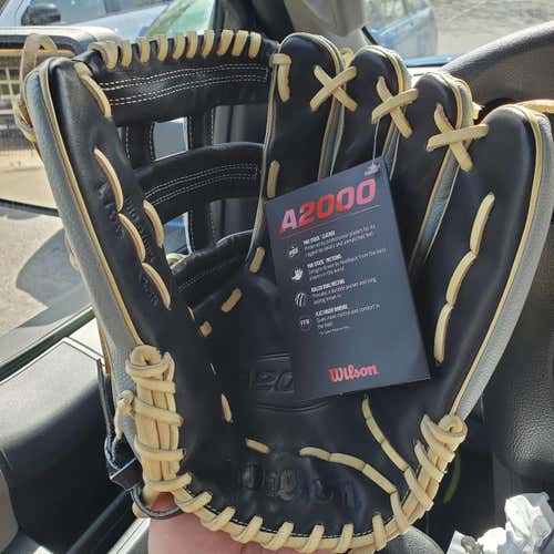 New Wilson Right Hand Throw A2000 1799 Baseball Glove 12.75"