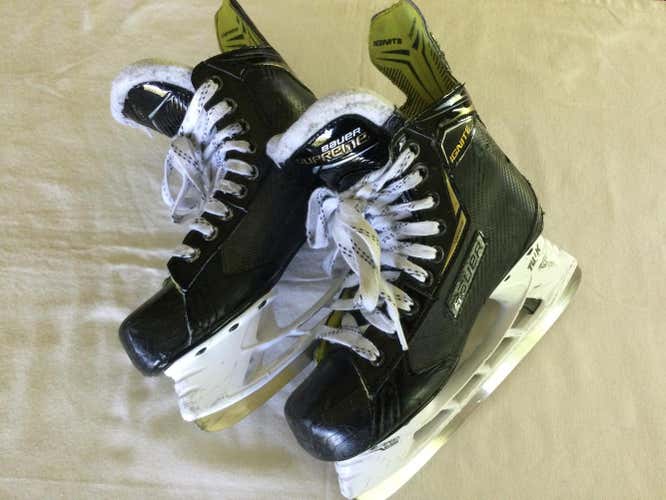 Used Junior Bauer Ignite Hockey Skates Regular Width Size 4.5