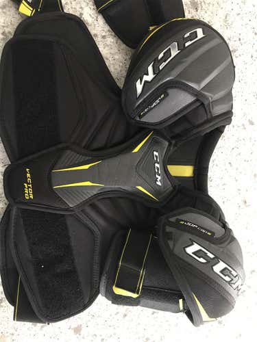 Senior Small CCM Vector Pro Shoulder Pads
