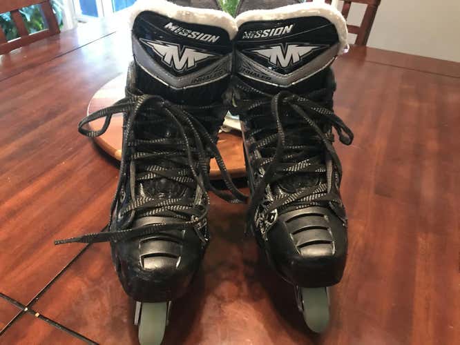 Used Junior Mission Inhaler NLS3 skates
