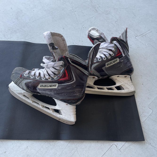 Bauer Vapor X100 Size 4 Hockey Skates