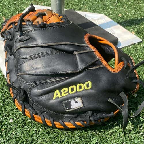 Wilson Black A2000 Pudge 32.5" Catcher’s Mitt