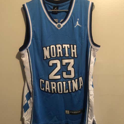 New Micheal Jordan North Carolina Jersey Medium