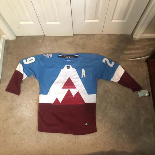 New Nathan Mackinnon Stadium Series Medium Jersey