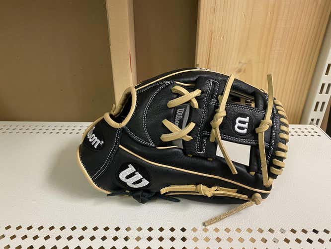 Black and Tan New Wilson Right Hand Throw Infield A1000 Baseball Glove 11.75"