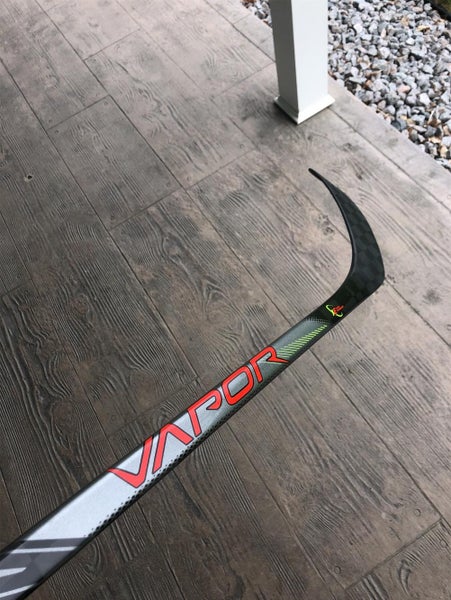 Senior Right Handed Vapor FlyLite Toe Pattern Hockey Stick