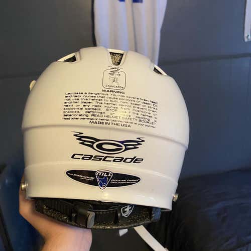 White Adult Player's Cascade Cs Helmet