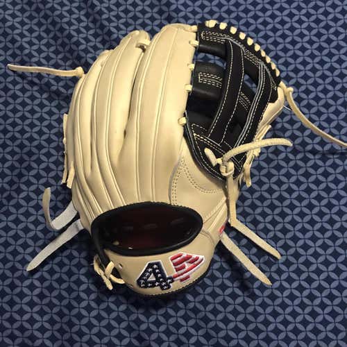 Adult Right Hand Throw Signiture Series 12" Baseball Glove