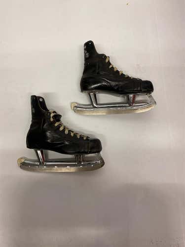 Vintage CCM Bobby Hull Size 4 Hockey Skates