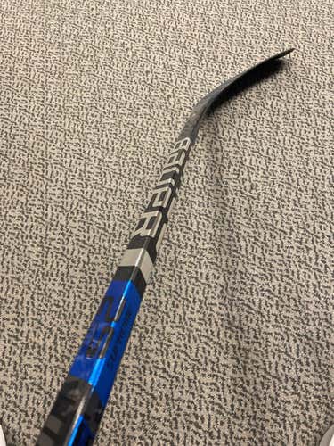Intermediate Left Hand Supreme 2S Pro P89 Pro Stock Hockey Stick