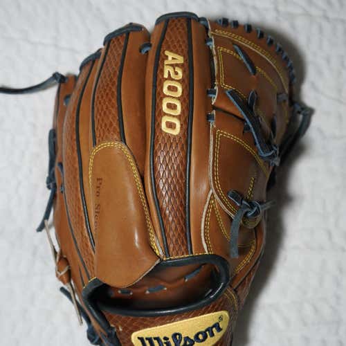 Wilson A2000 12" Baseball GOTM June Clevinger