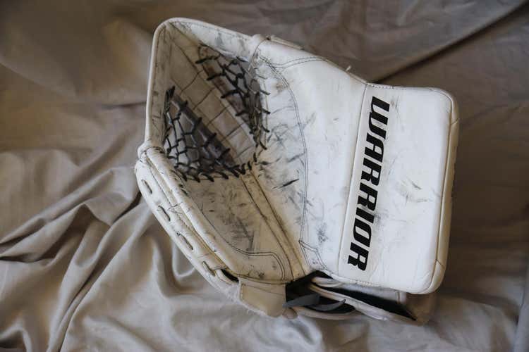 White Used Senior Warrior Full Right Ritual G2 Catching Glove