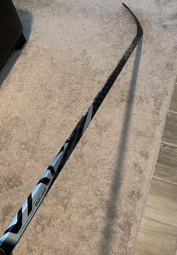 Bauer Nexus 2N Pro XL Hockey Stick, RH, P28, 82 Flex, Pro Stock