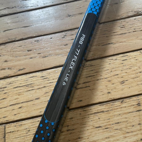 Senior Right Handed Nexus 3N Mid Pattern Hockey Stick