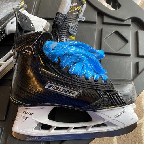 Junior Bauer Supreme 2S Pro Regular Width Size 3.5 Hockey Skates
