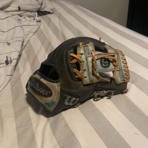 Used Right Hand Throw A2000 11.5" Baseball Glove