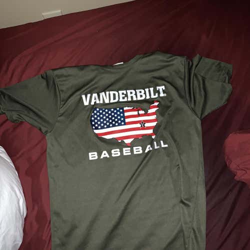Green Adult Medium Other Shirt