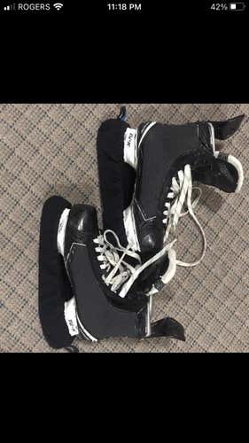 Senior Bauer Supreme 1S Regular Width  Size 9 Hockey Skates