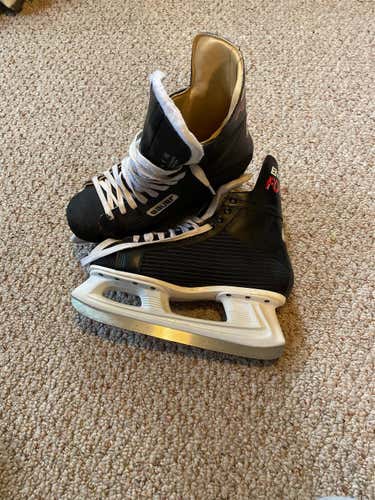 Senior Bauer Regular Width  Size 9 Hockey Skates