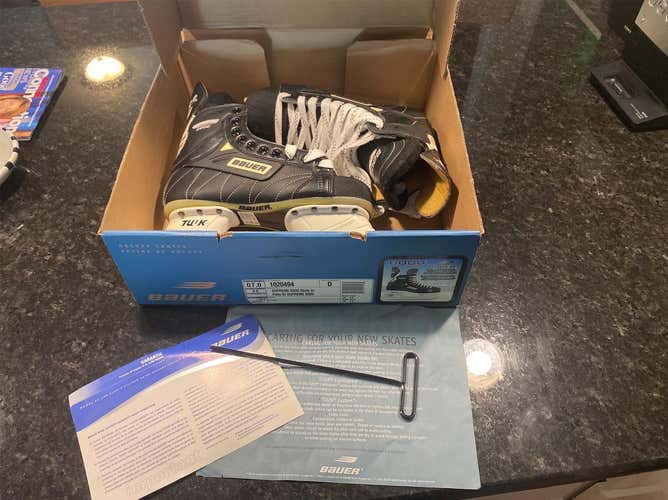 New Brand New In The Box Senior Bauer Supreme 6000 Hockey Skates Size 7D