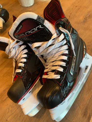 Like New Junior Bauer Vapor Hockey Skates Regular Width Size 5