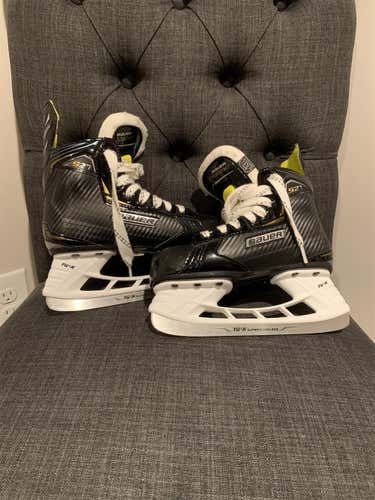 Youth Bauer Supreme S27 Regular Width Size 13.5 Hockey Skates