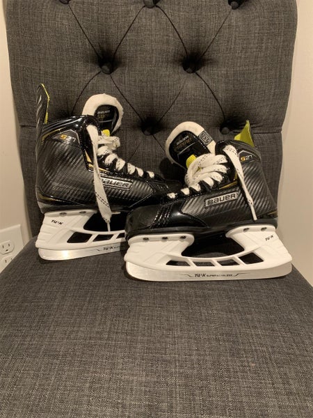 Youth Bauer Supreme S27 Regular Width Size 13.5 Hockey Skates