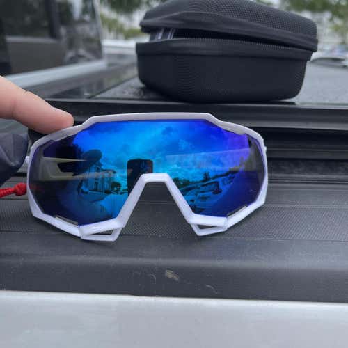 White Adult One Size Fits All 100% Sunglasses