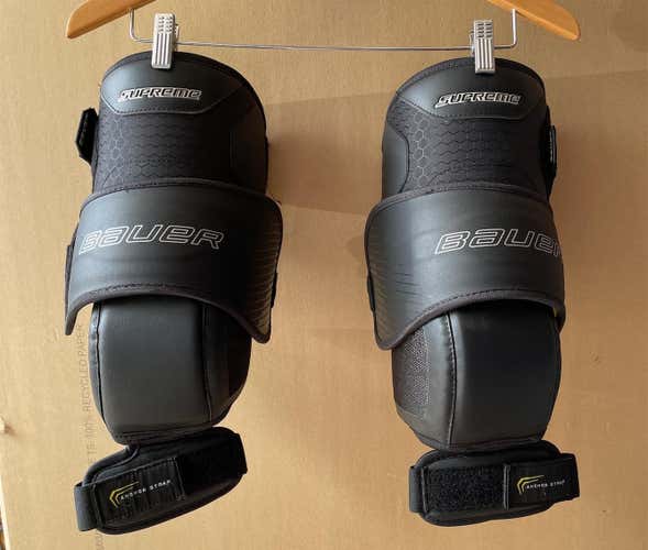Used Bauer Supreme Goalie Knee Guards Sr