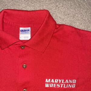 NWOT Maryland Wrestling Team Issued Gildan red polo golf shirt Size Small