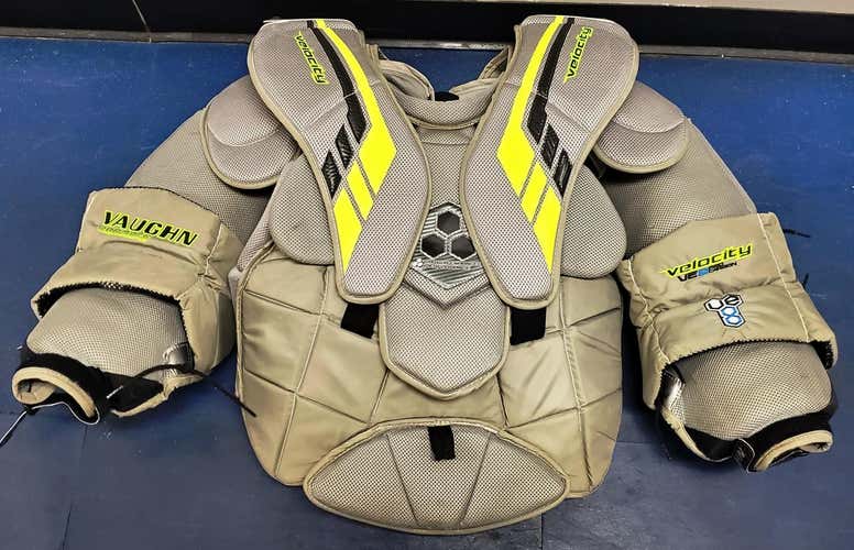 Senior XL Vaughn Velocity VE8 Pro Carbon Goalie Chest Protector. Excellent Condition