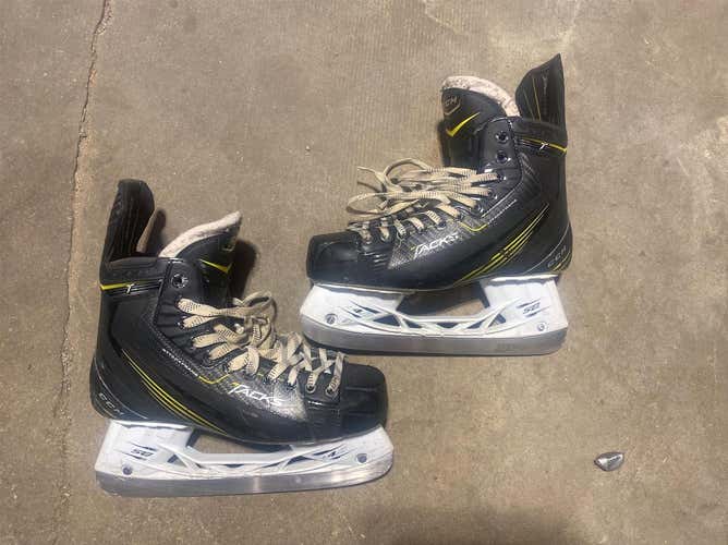 CCM Tacks Size 8