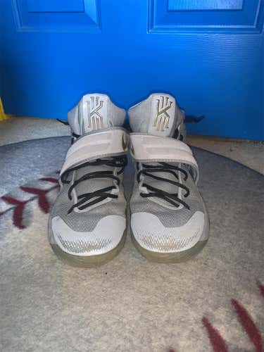 Nike Kyrie Irving Size 13