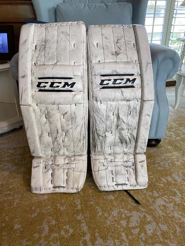 White Used Intermediate 31+1 CCM Retro Flex Goalie Leg Pads